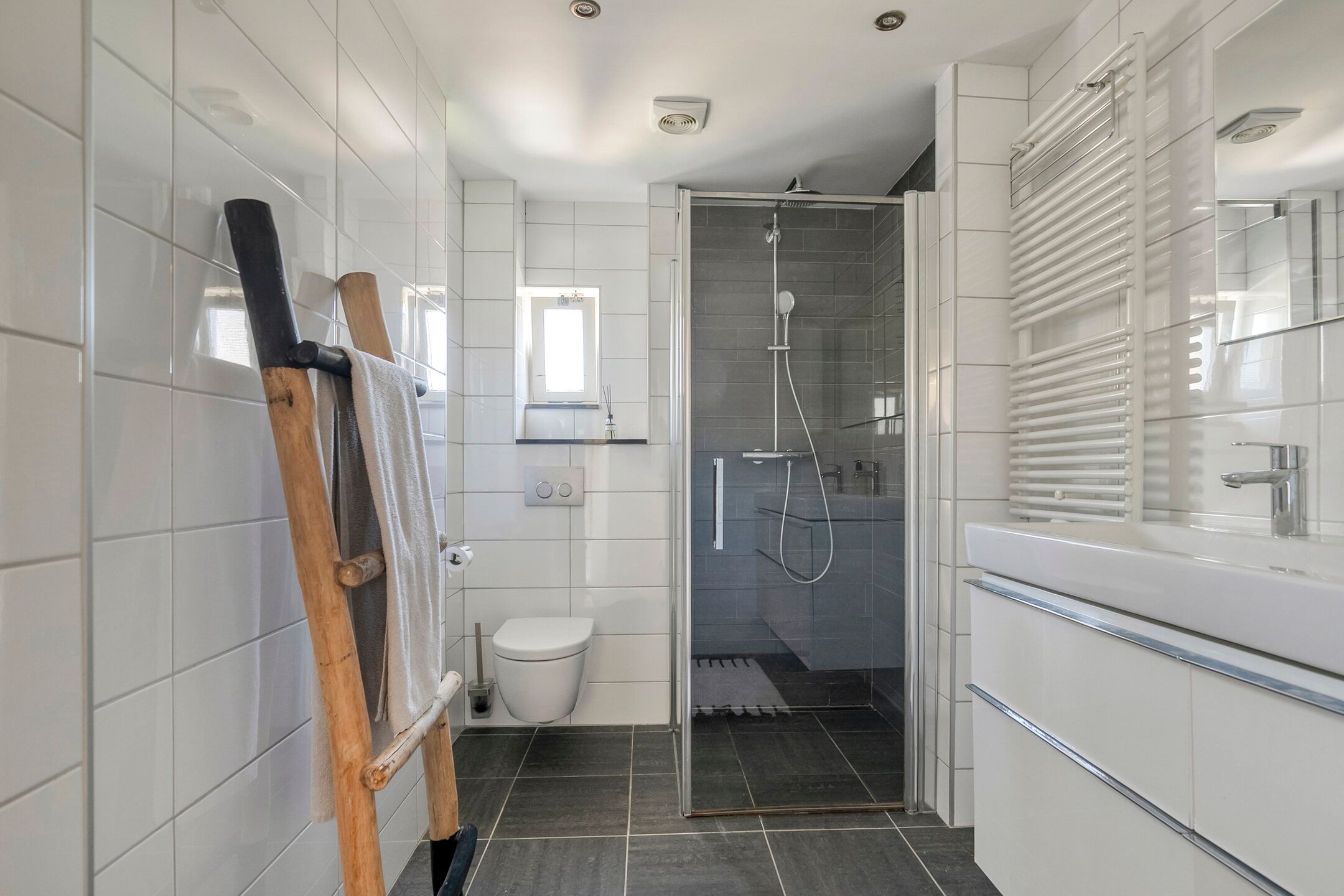 Charming 1930s Terraced House with Four Bedrooms in Utrecht — 24