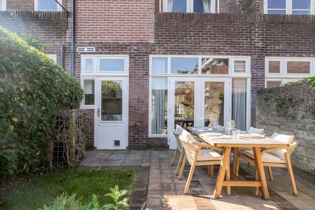 Charming 1930s Terraced House with Four Bedrooms in Utrecht — 32