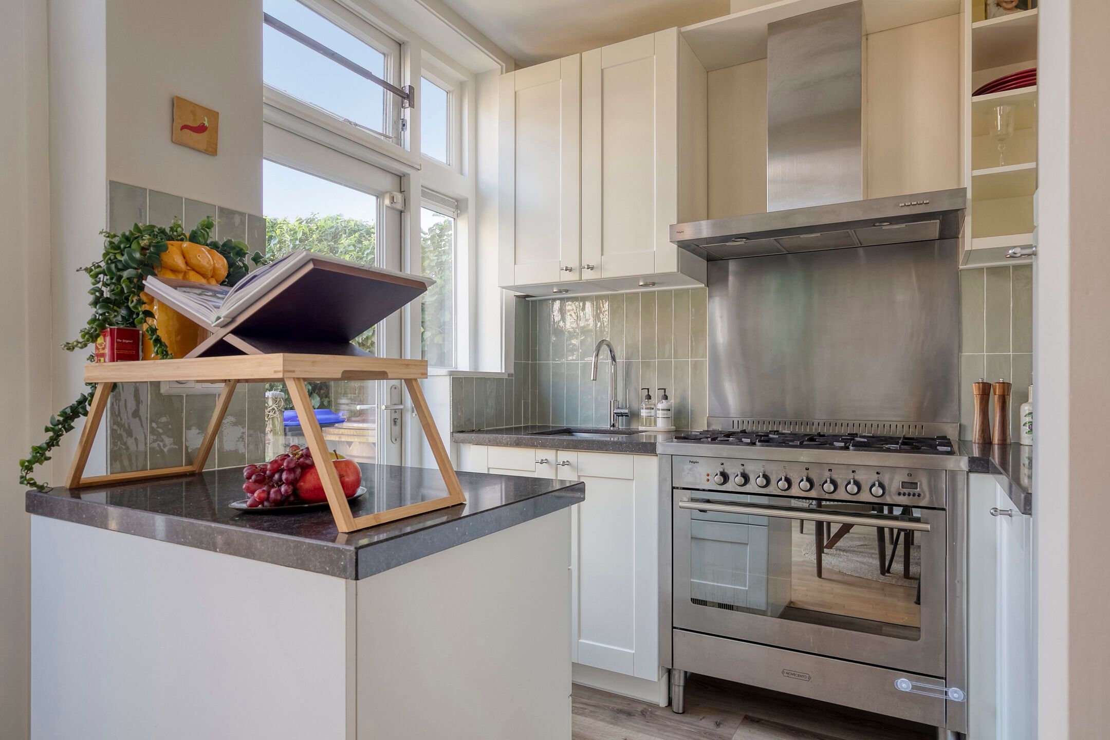 Charming 1930s Terraced House with Four Bedrooms in Utrecht — 15