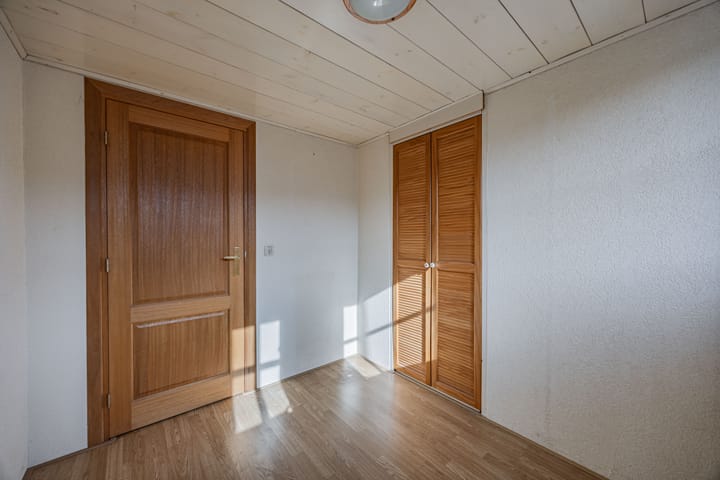 Twee-onder-één-kap te koop: Grote Houtweg 243, Beverwijk
