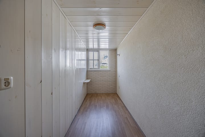 Twee-onder-één-kap te koop: Grote Houtweg 243, Beverwijk