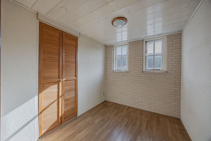 Twee-onder-één-kap te koop: Grote Houtweg 243, Beverwijk