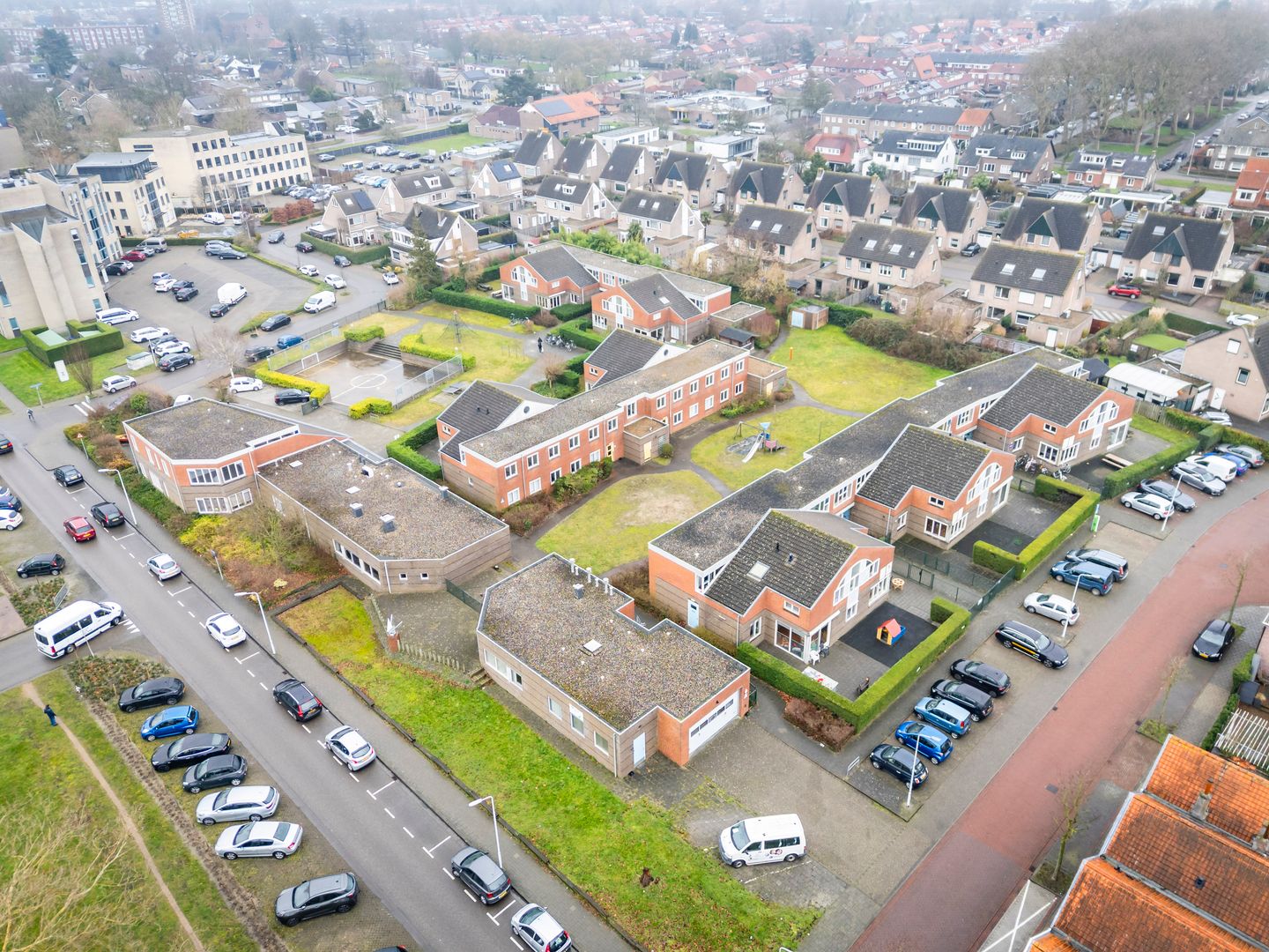 Bekijk foto 1 van van Steenbergenlaan 30