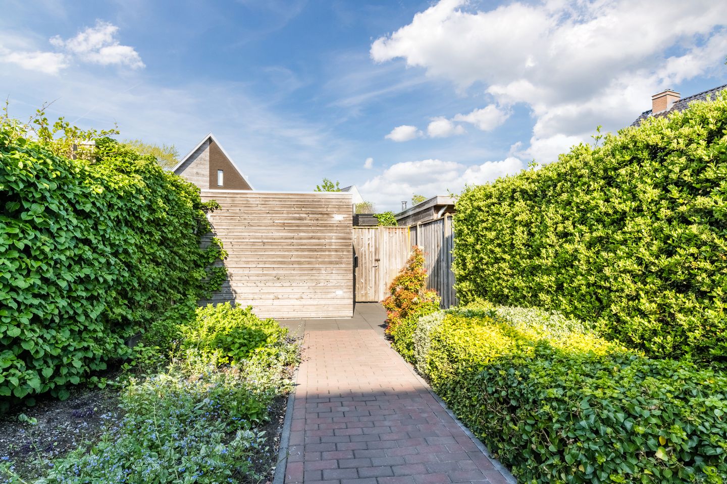Energy-efficient terraced home with deep sunny garden in Oosterhout — 35