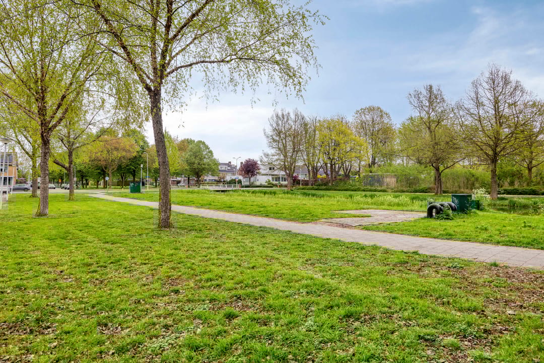 Photo 32 of Jan Luykenstraat 8