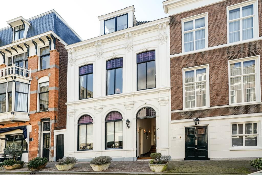Iconic 1869 Monument City Villa in The Hague Voorhout — 59