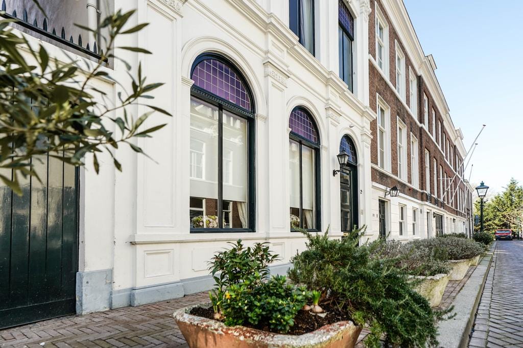 Iconic 1869 Monument City Villa in The Hague Voorhout — 60