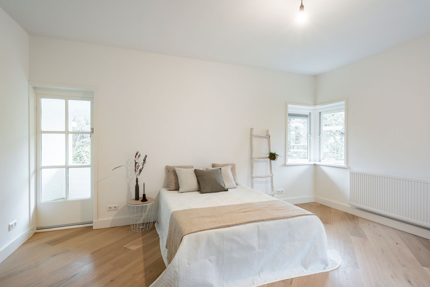 Renovated Semi-Detached Townhouse with 5 Bedrooms and Sunny Garden in Statenkwartier — 25