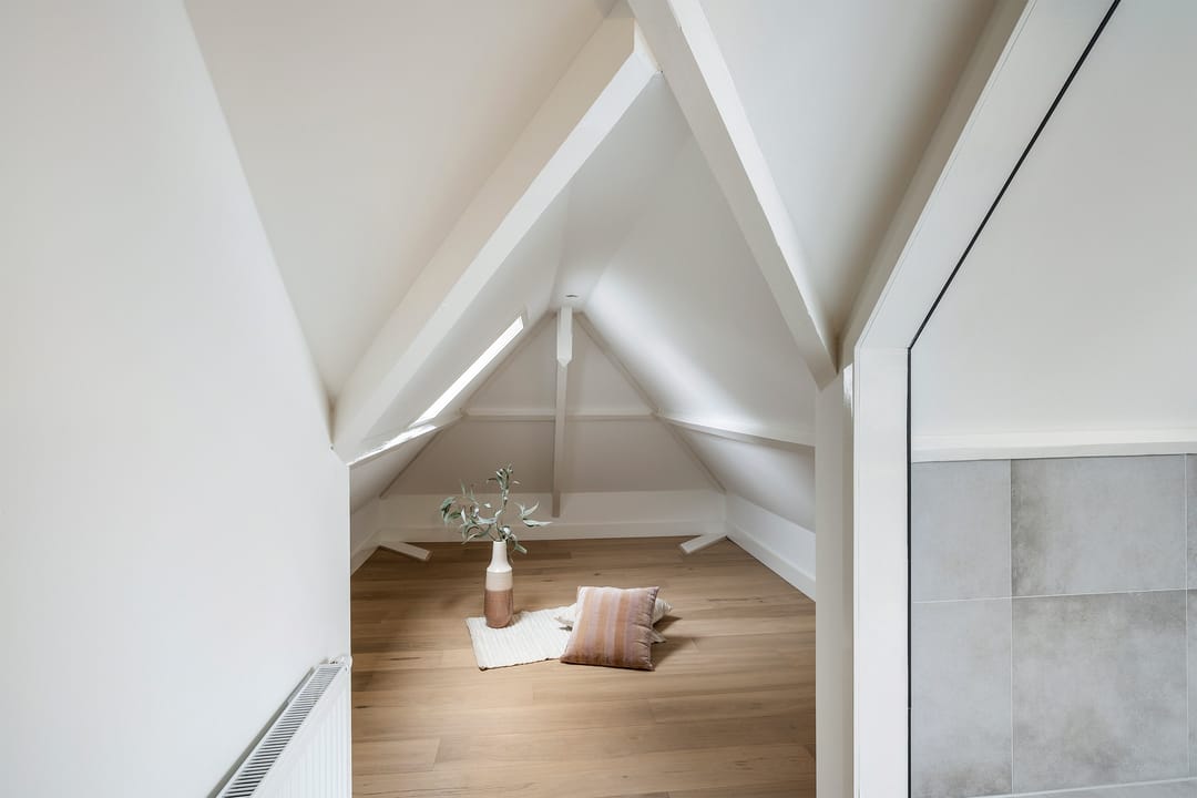 Renovated Semi-Detached Townhouse with 5 Bedrooms and Sunny Garden in Statenkwartier — 41