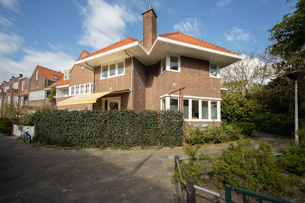 Renovated Semi-Detached Townhouse with 5 Bedrooms and Sunny Garden in Statenkwartier — 59