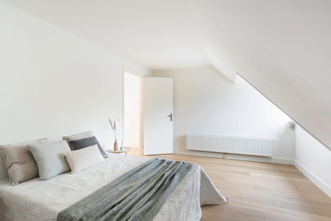 Renovated Semi-Detached Townhouse with 5 Bedrooms and Sunny Garden in Statenkwartier — 38