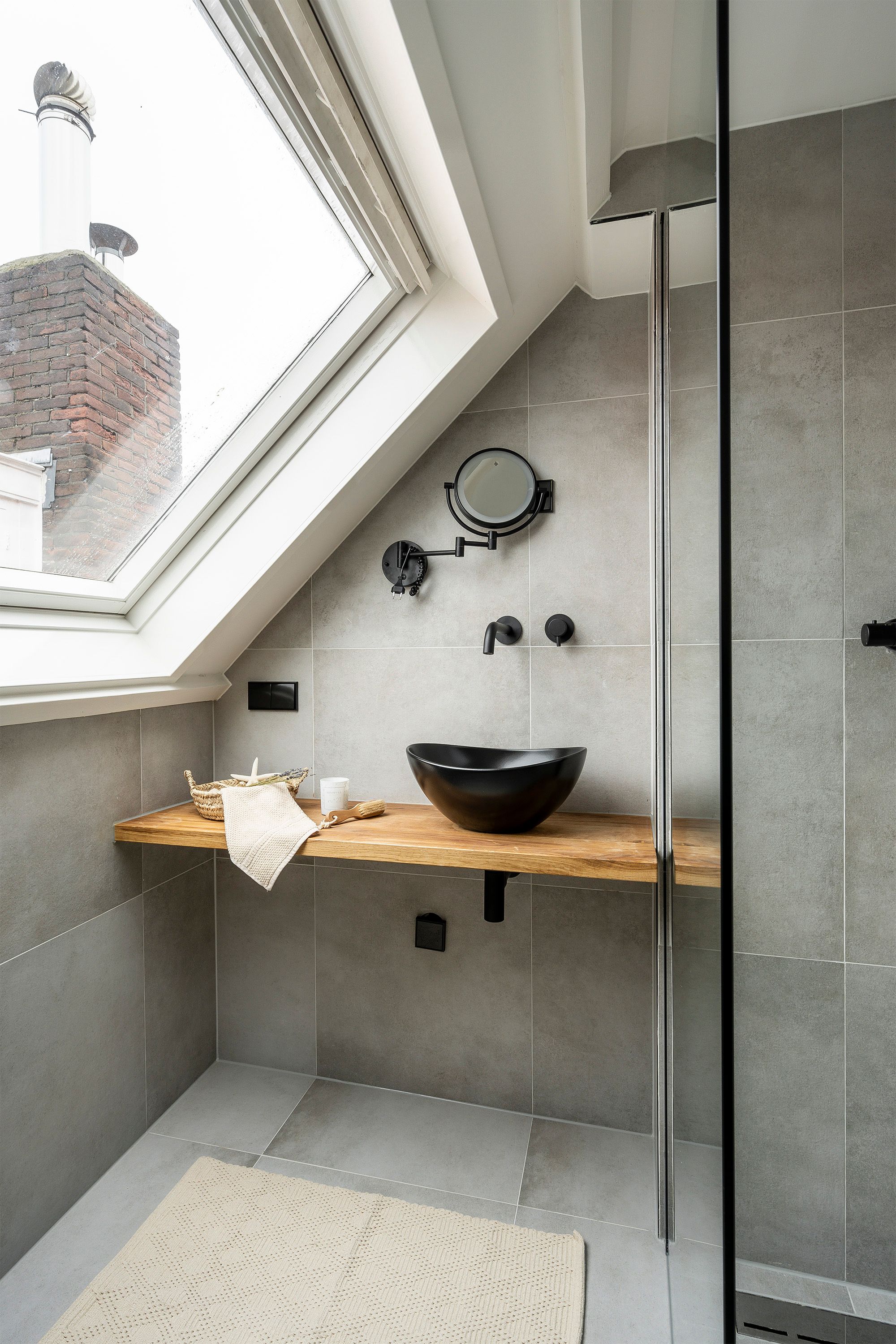 Renovated Semi-Detached Townhouse with 5 Bedrooms and Sunny Garden in Statenkwartier — 45