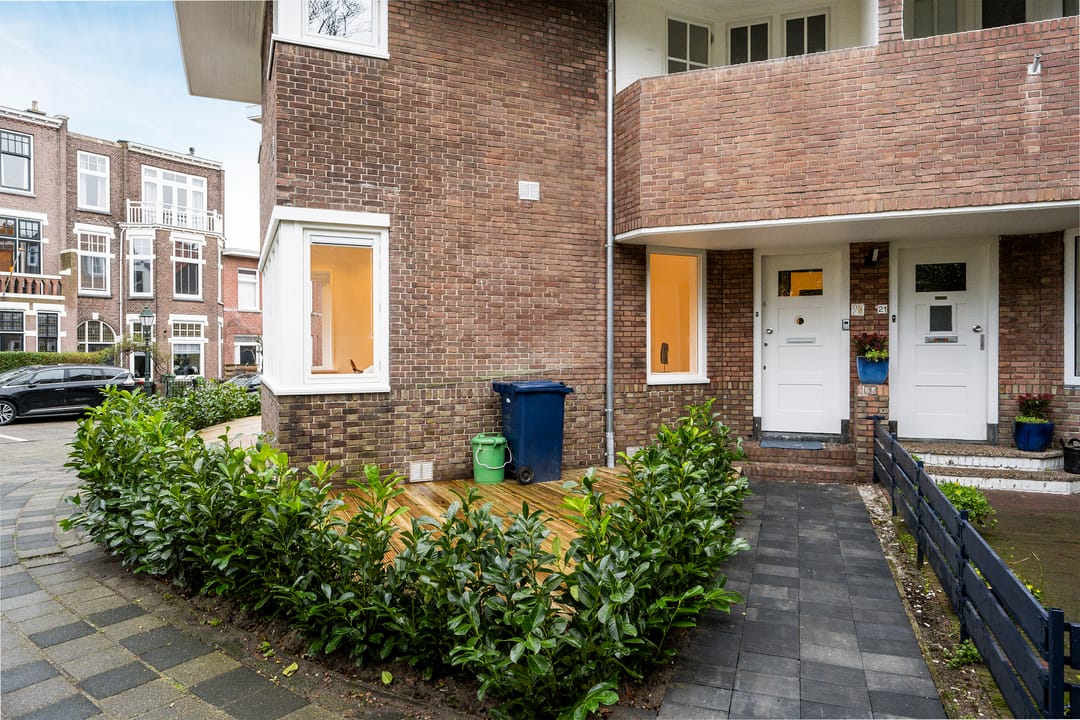 Renovated Semi-Detached Townhouse with 5 Bedrooms and Sunny Garden in Statenkwartier — 61
