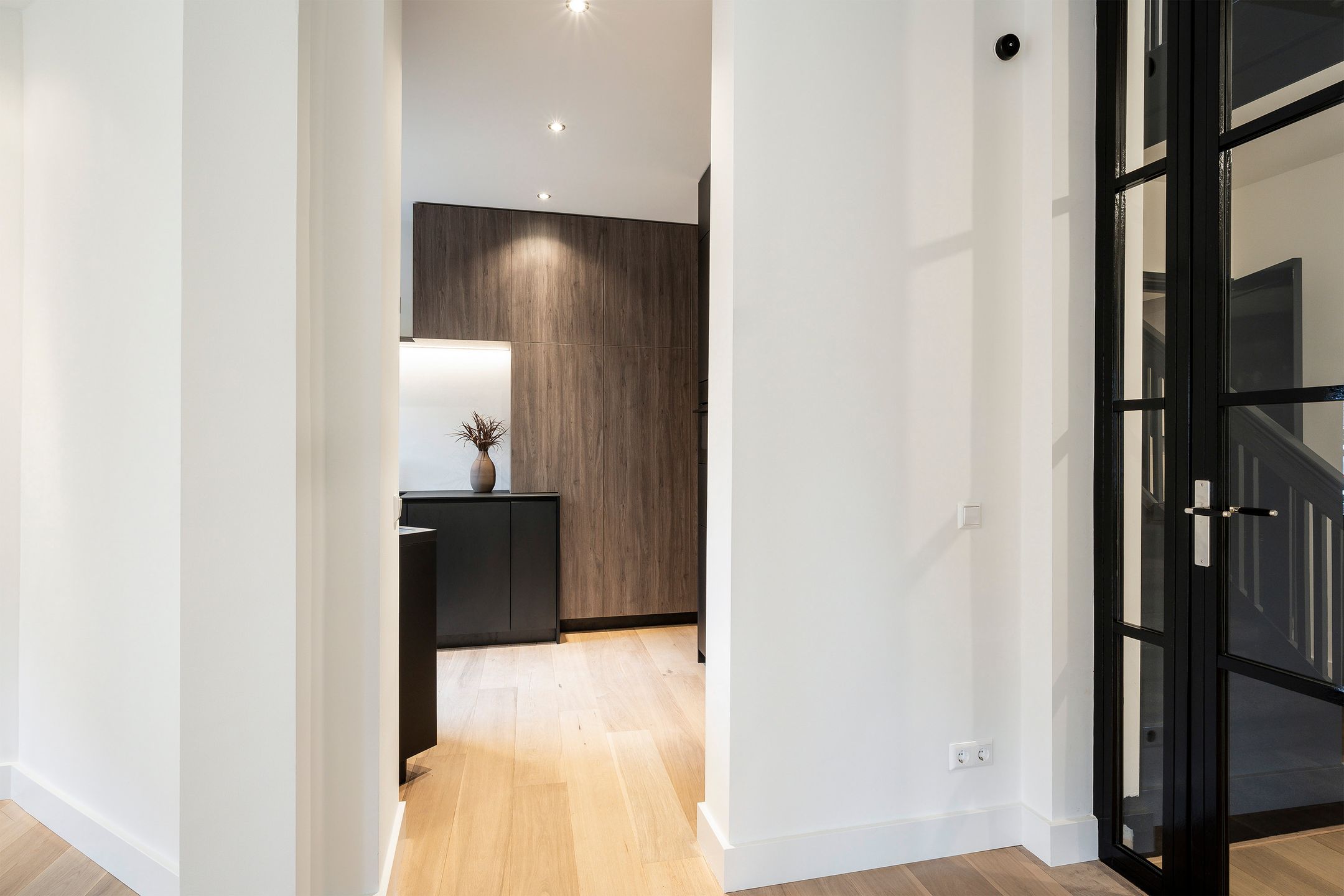 Renovated Semi-Detached Townhouse with 5 Bedrooms and Sunny Garden in Statenkwartier — 12