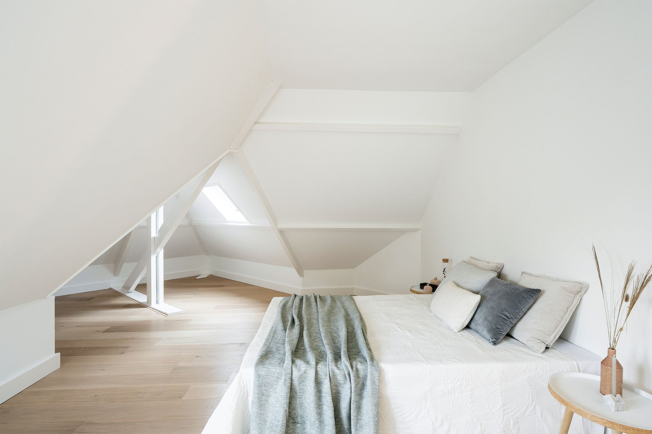 Renovated Semi-Detached Townhouse with 5 Bedrooms and Sunny Garden in Statenkwartier — 39