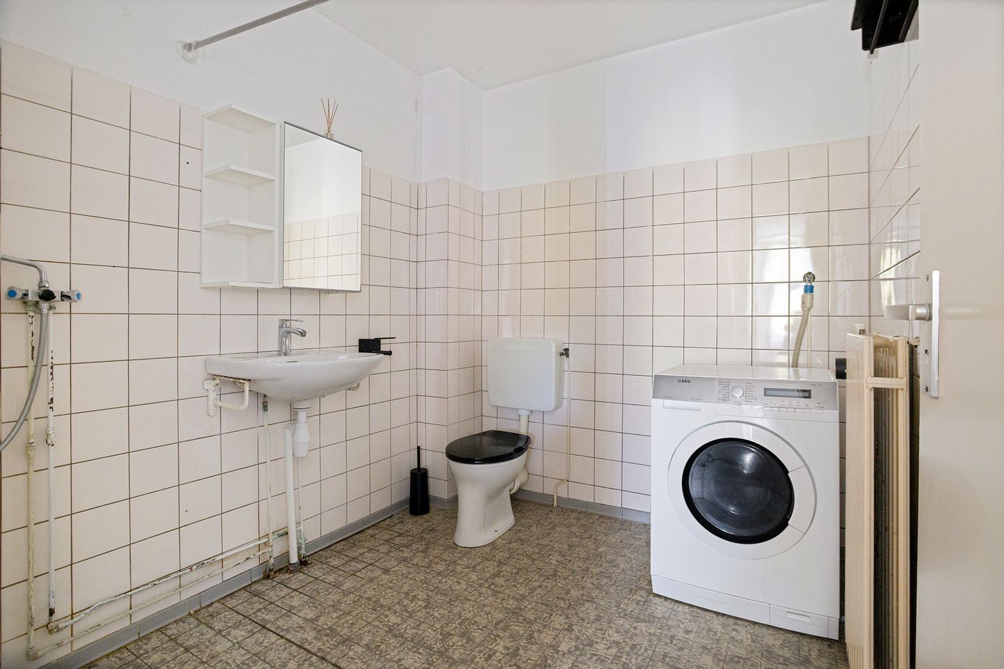 Spacious Terraced Home with Potential in Popular Kersenboogerd — 14