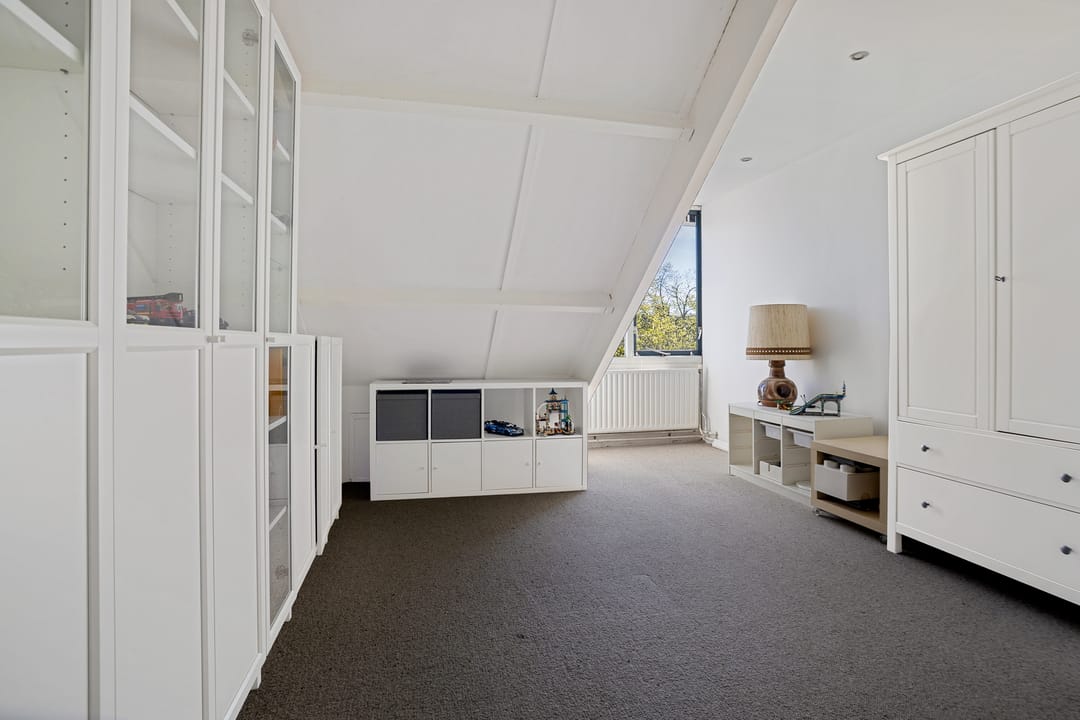 Spacious Terraced Home with Potential in Popular Kersenboogerd — 22
