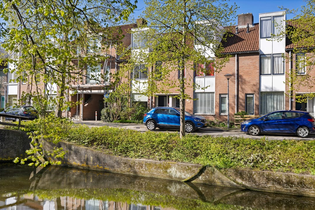 Spacious Terraced Home with Potential in Popular Kersenboogerd — 31