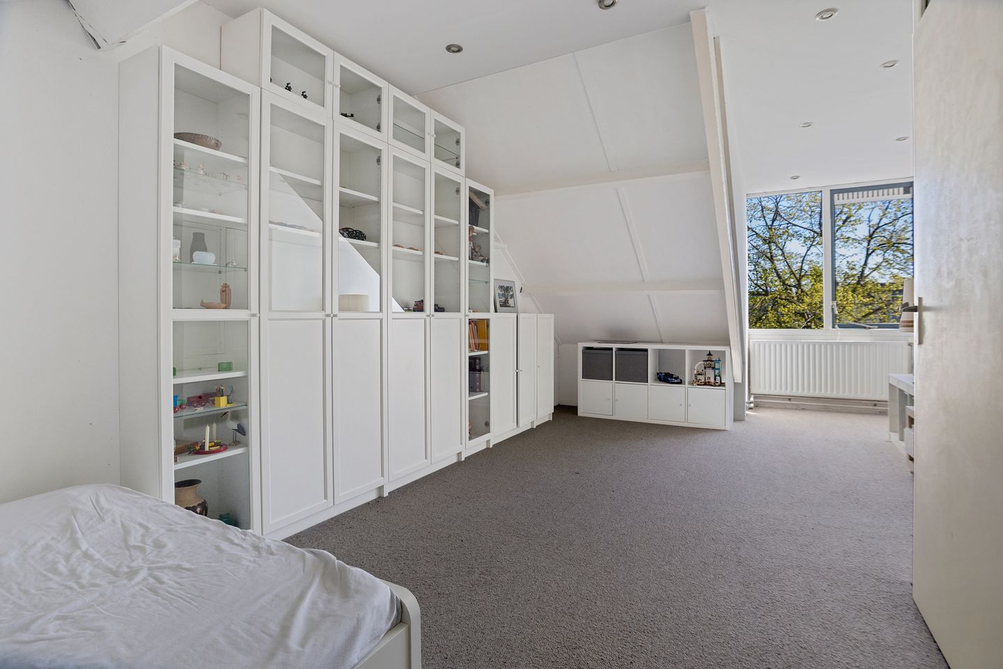 Spacious Terraced Home with Potential in Popular Kersenboogerd — 19