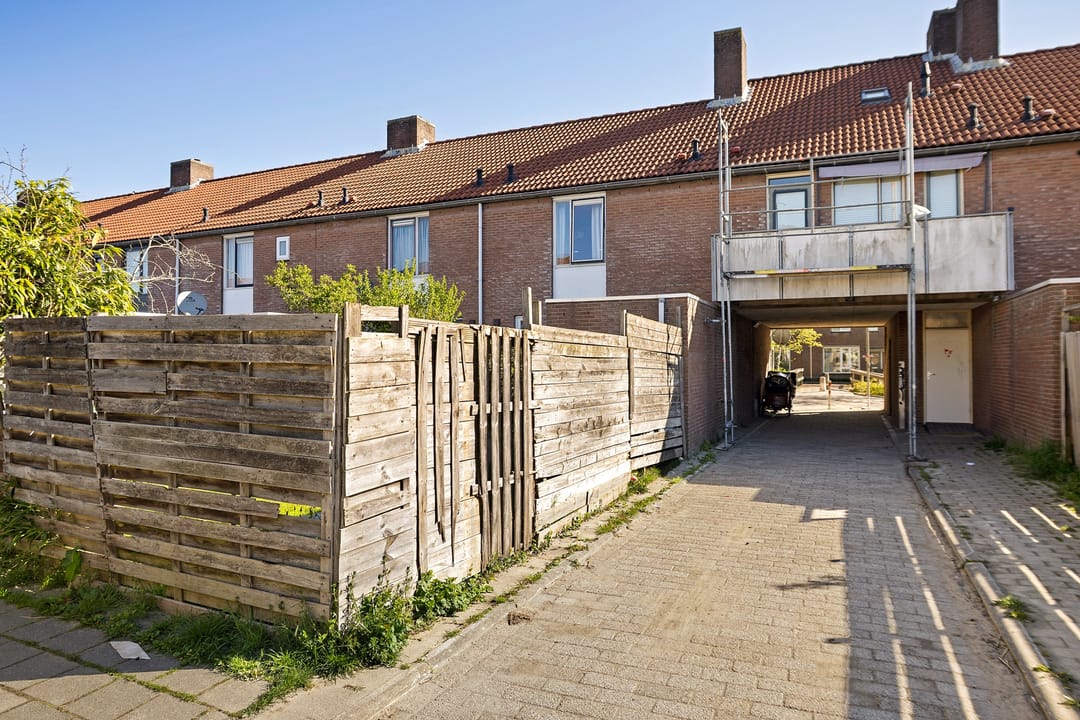 Spacious Terraced Home with Potential in Popular Kersenboogerd — 28