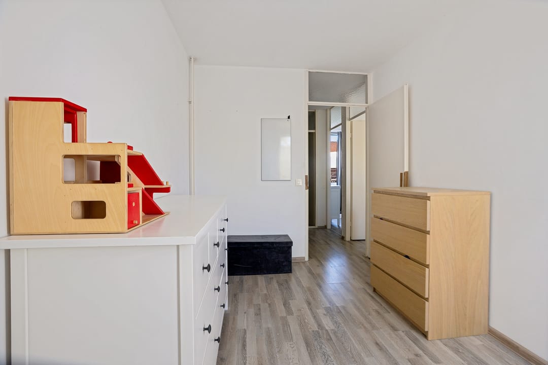 Spacious Terraced Home with Potential in Popular Kersenboogerd — 16