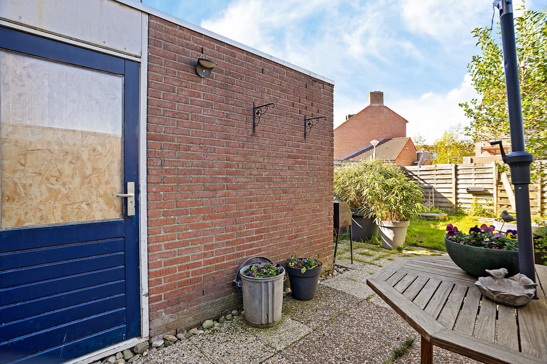 Spacious Terraced Home with Potential in Popular Kersenboogerd — 23