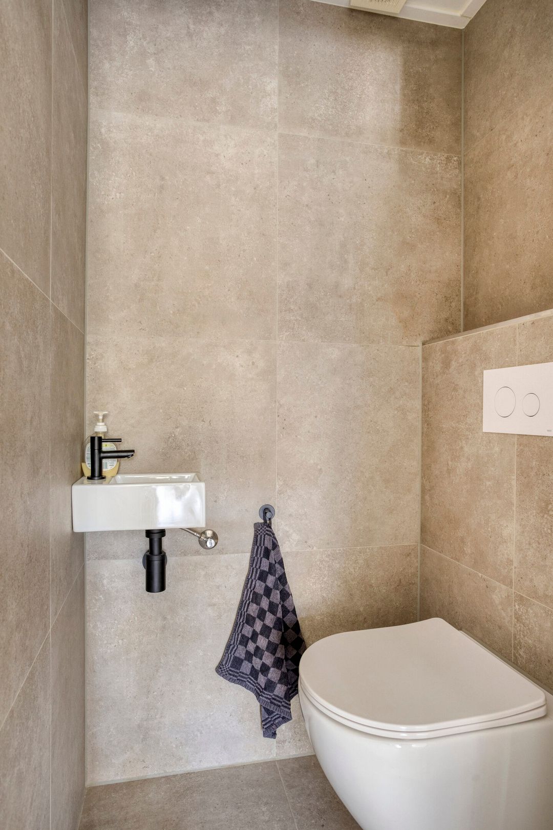 Foto 8 van Charlotte de Bourbonstraat 8