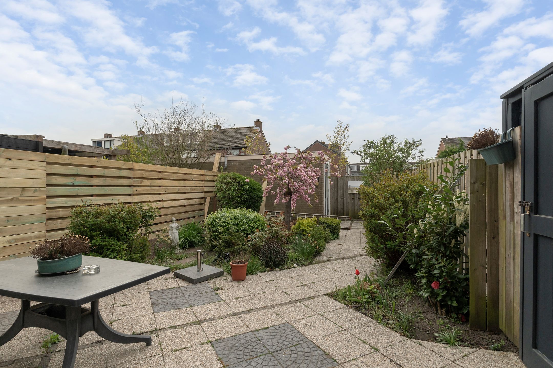 Spacious corner home with garden and potential in Katwijk — 18