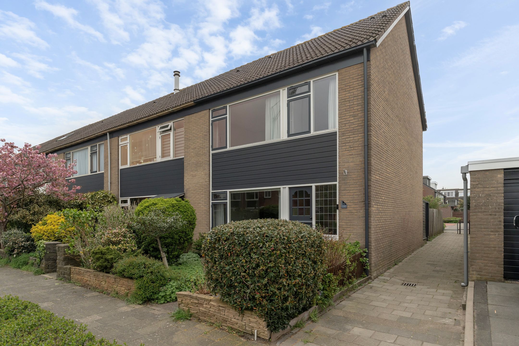Spacious corner home with garden and potential in Katwijk — 33