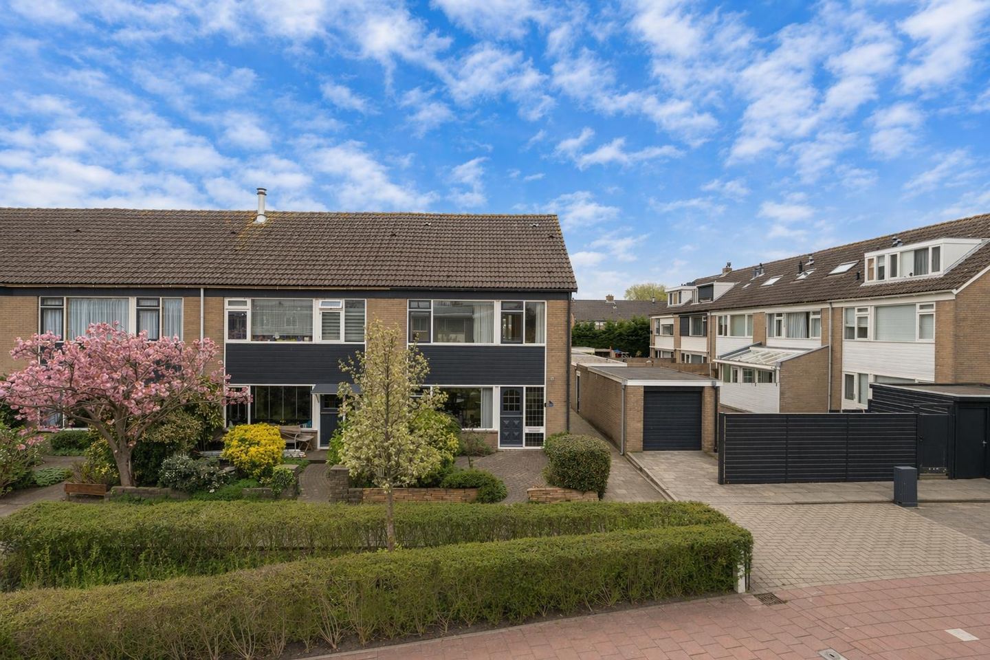 Spacious corner home with garden and potential in Katwijk — 34
