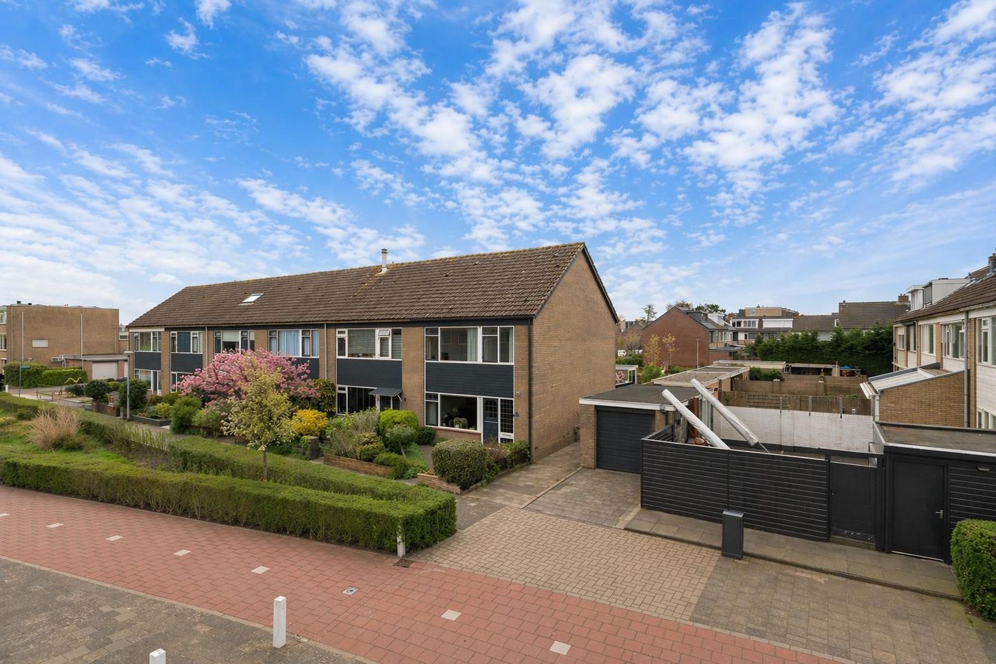 Spacious corner home with garden and potential in Katwijk — 35