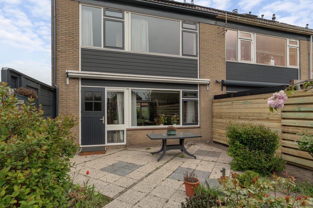 Spacious corner home with garden and potential in Katwijk — 17