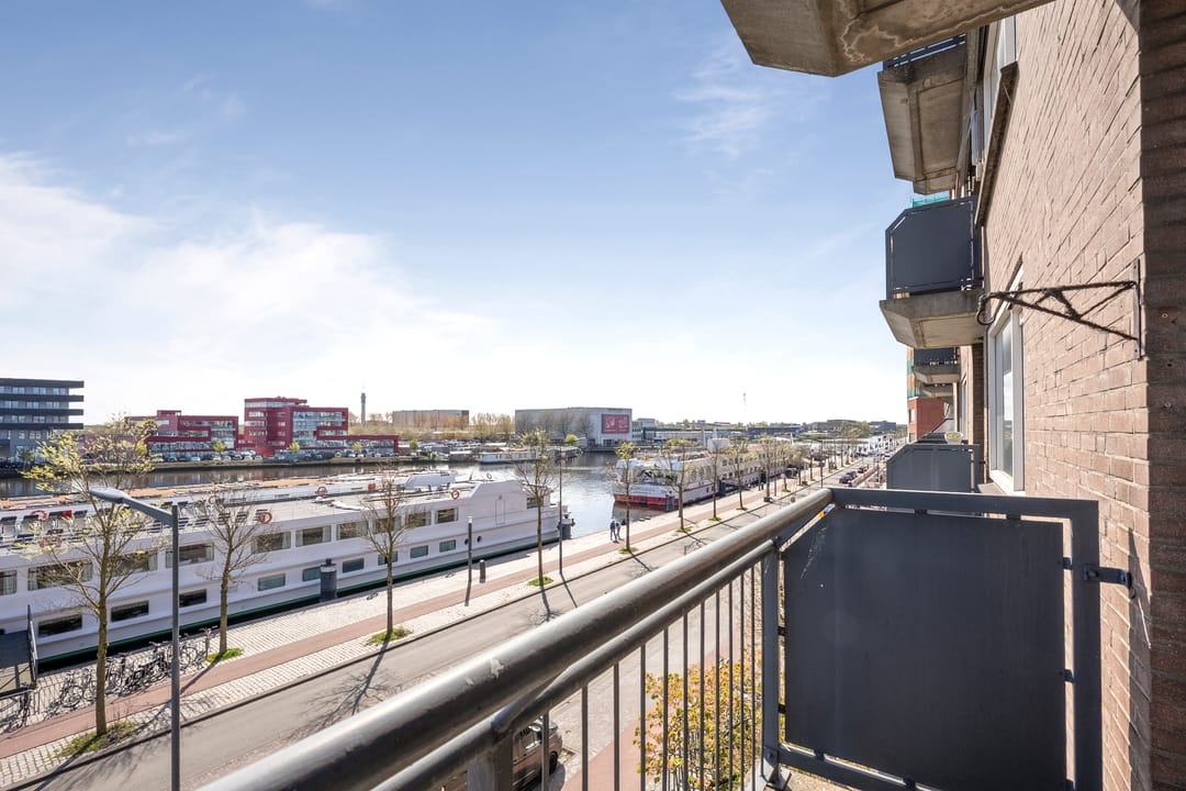 Apartment with Unobstructed Water Views Over the Spaarne — 17