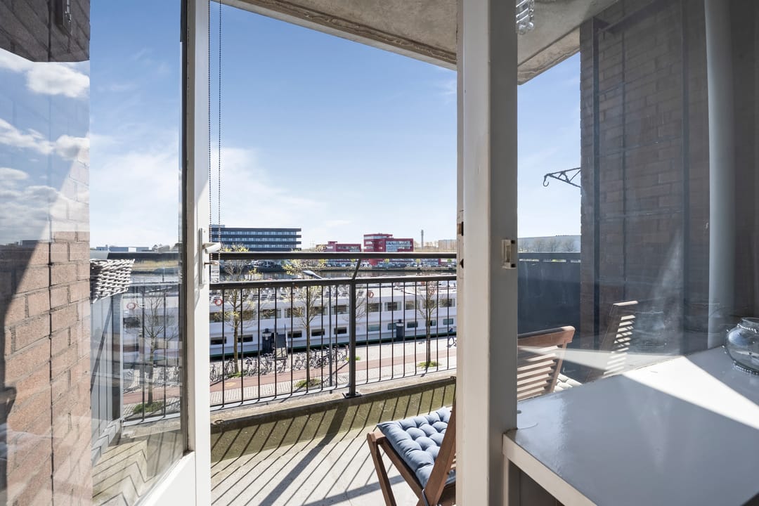 Apartment with Unobstructed Water Views Over the Spaarne — 16
