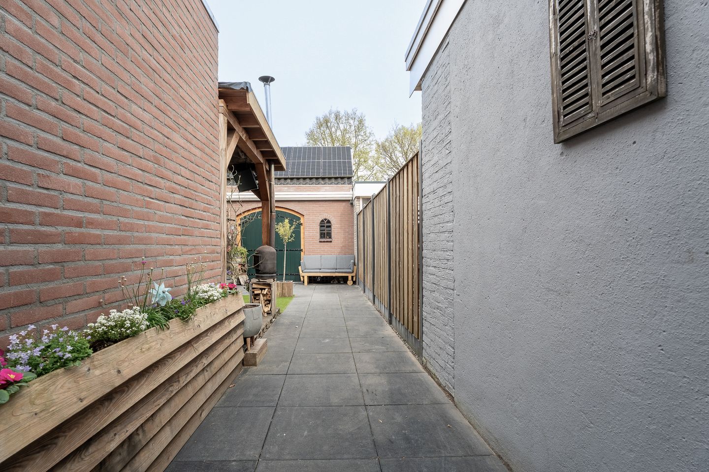 Charming extended terraced house with large garage near Tilburg city center — 20