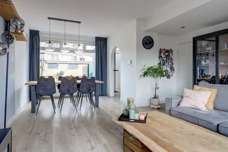 Uitlaat 48 tertiary image