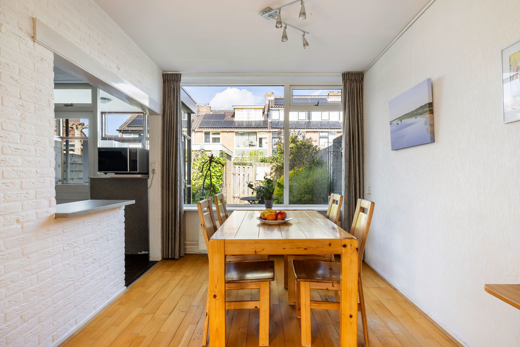Surprisingly spacious terraced home with utility room and four bedrooms in a green neighborhood — 12
