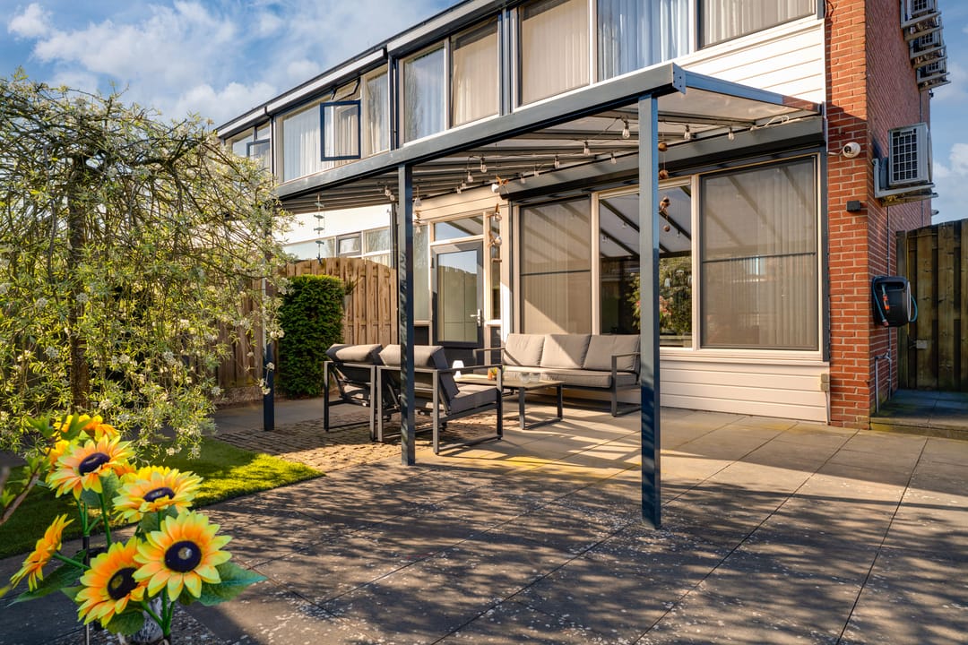 Move-in ready corner home with energy label A and spacious garden — 53