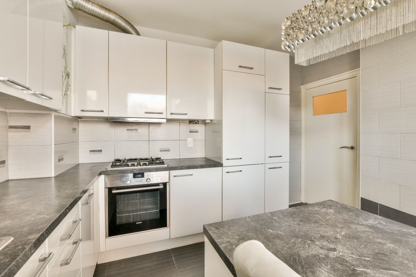 Spacious 3-bedroom apartment with sunny south-facing balcony on own ground in Osdorp — 19