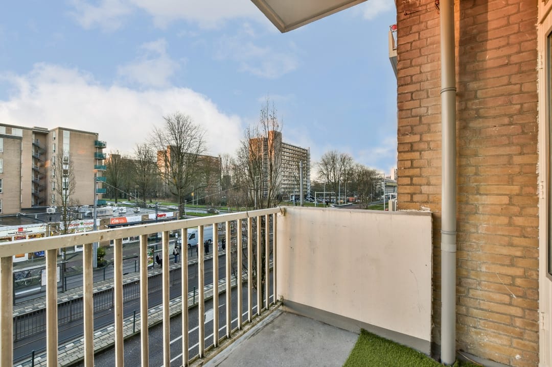 Spacious 3-bedroom apartment with sunny south-facing balcony on own ground in Osdorp — 22