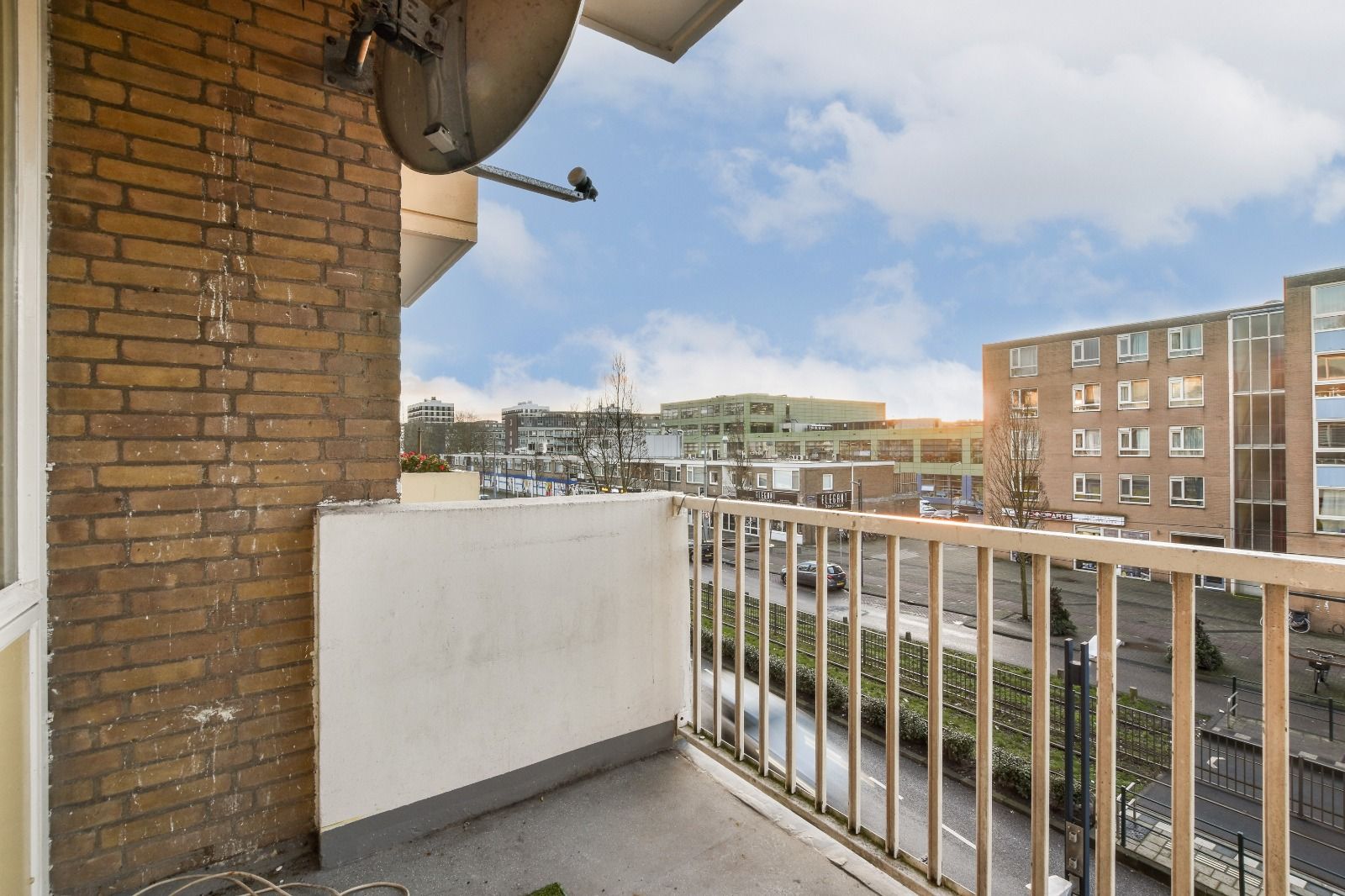 Spacious 3-bedroom apartment with sunny south-facing balcony on own ground in Osdorp — 21