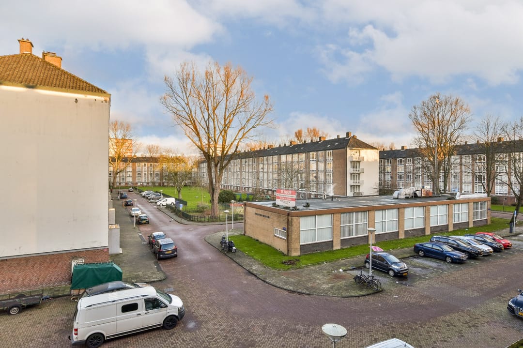 Spacious 3-bedroom apartment with sunny south-facing balcony on own ground in Osdorp — 28