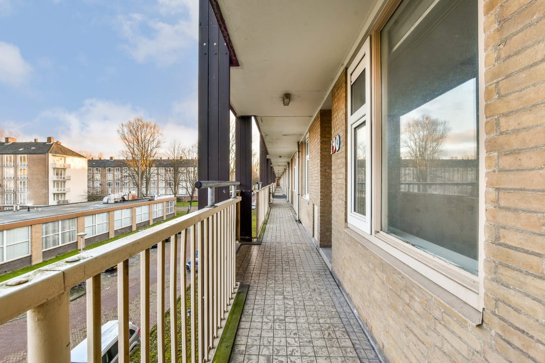 Spacious 3-bedroom apartment with sunny south-facing balcony on own ground in Osdorp — 23