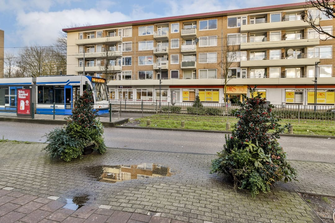 Spacious 3-bedroom apartment with sunny south-facing balcony on own ground in Osdorp — 17