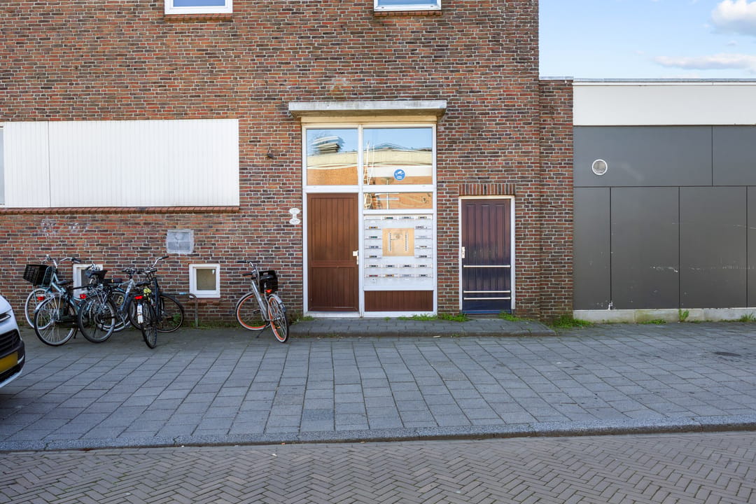 Photo 8 of Van Leeuwenhoekstraat 18