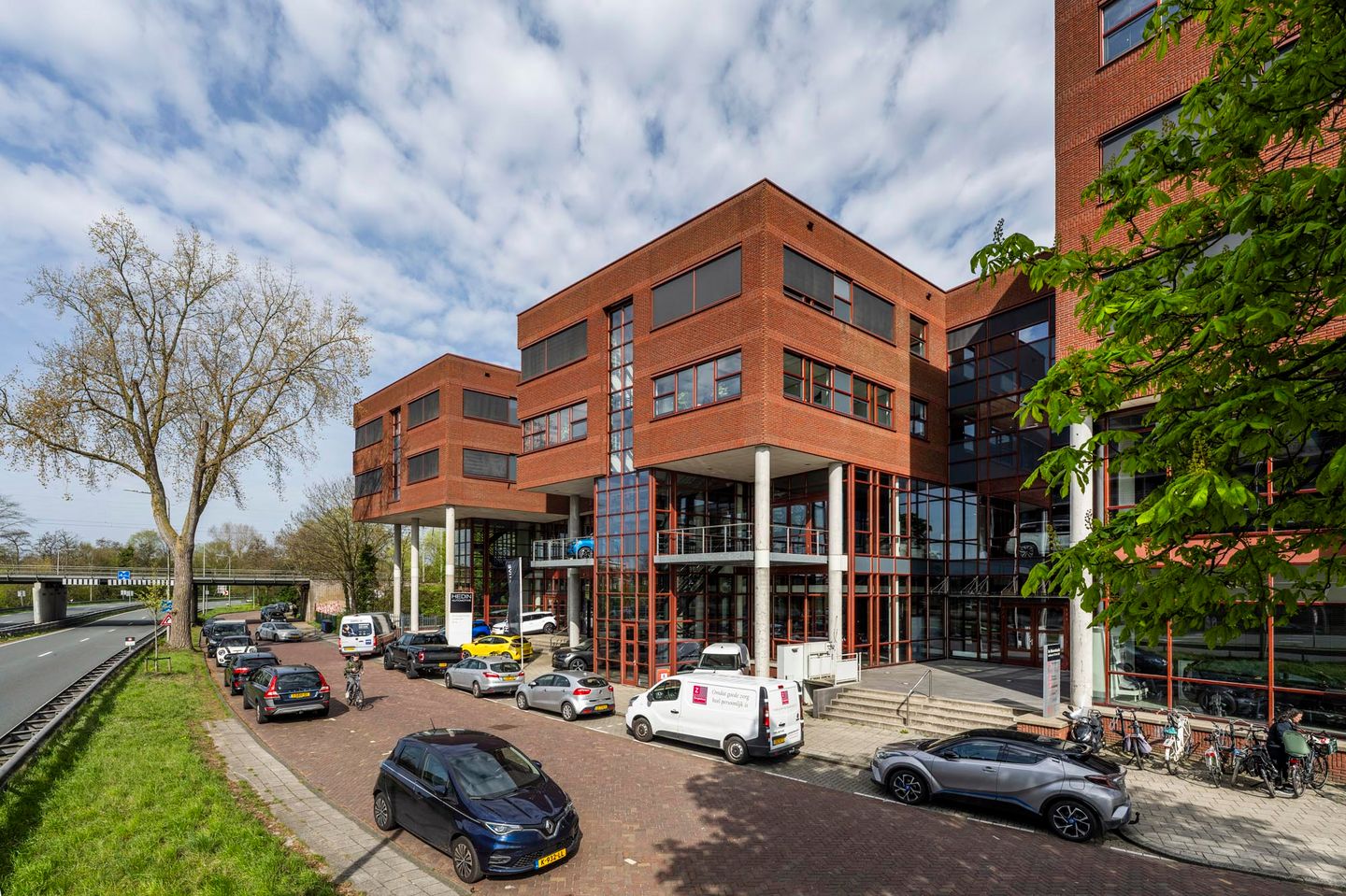 Bekijk foto 2 van Leidsevaart 580