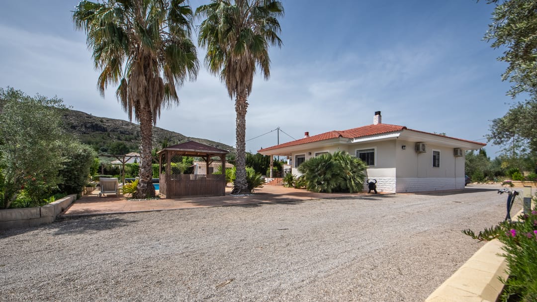 Renovated Villa with Pool and Mountain Views in Calasparra — 37