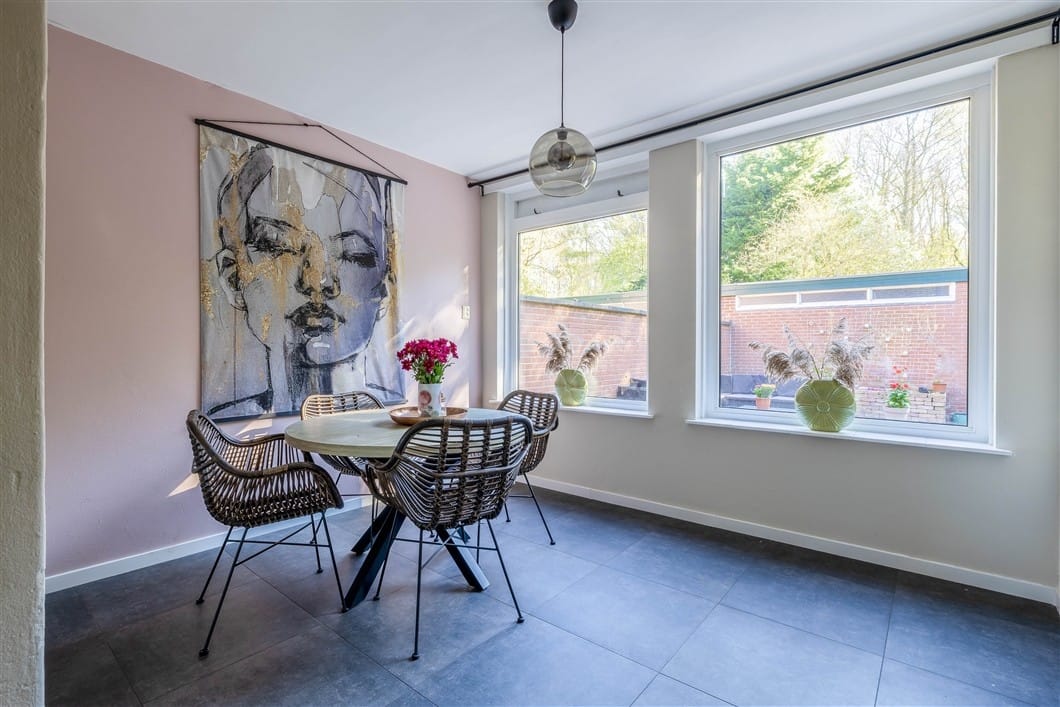 Well-maintained family home at the forest edge with four bedrooms and large garden — 18
