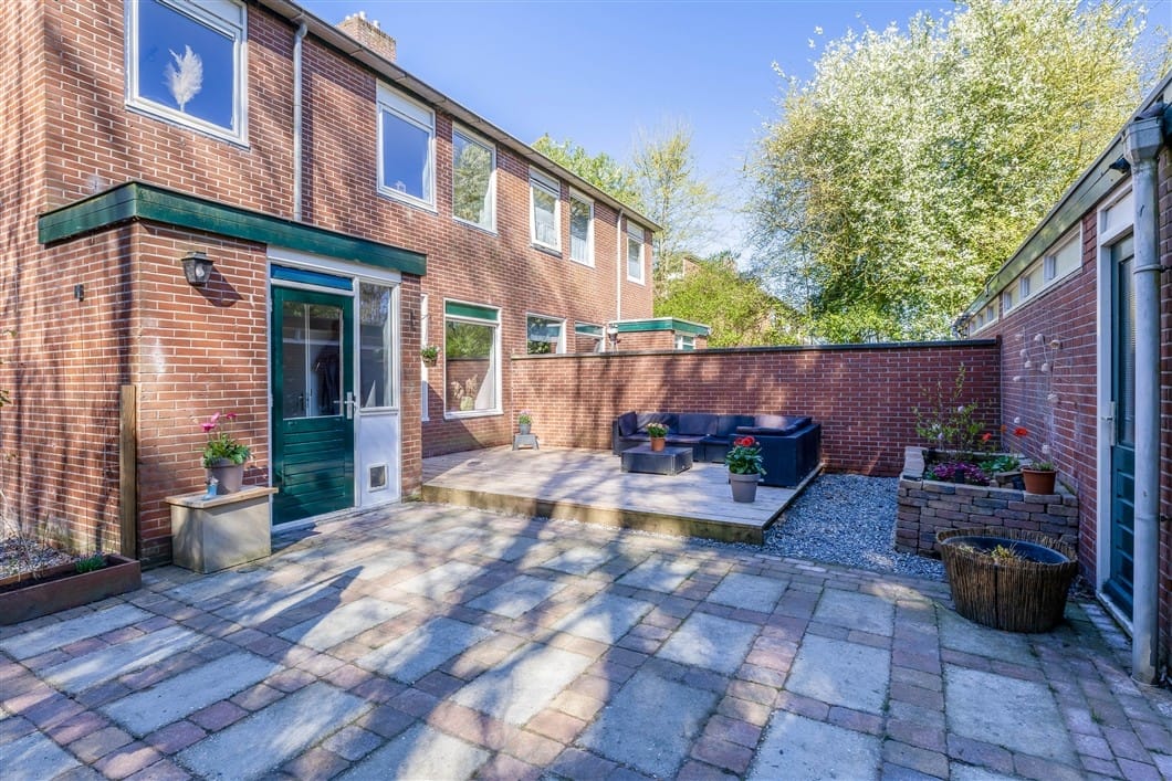 Well-maintained family home at the forest edge with four bedrooms and large garden — 26