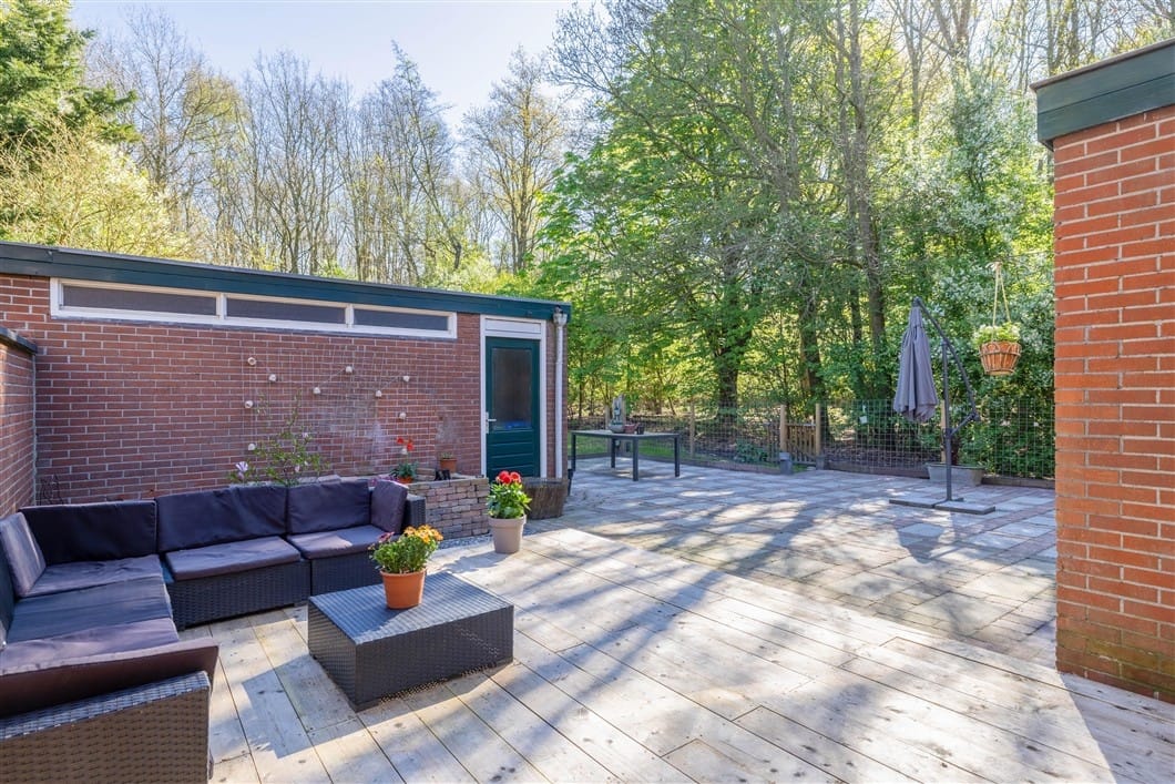 Well-maintained family home at the forest edge with four bedrooms and large garden — 31